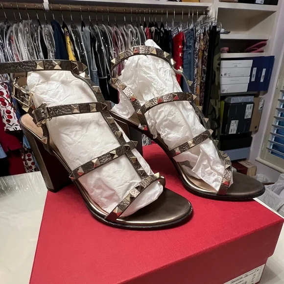 Valentino Garavani Rockstud leather sandal - Picture 2 of 11